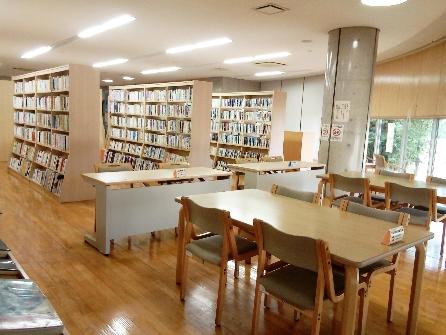 南部図書館の閲覧席