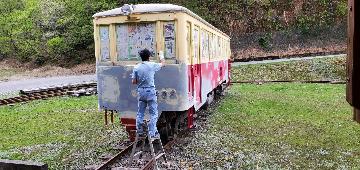 運転席の外側の修理の様子
