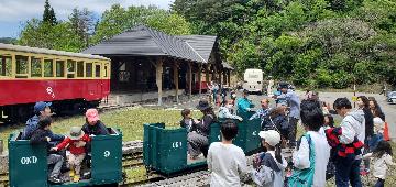 鉱山電車の体験乗車の様子(尾小屋鉱山イベントデー)
