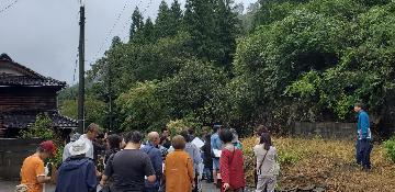 カラミ巡りの様子。幸い、雨がやみました