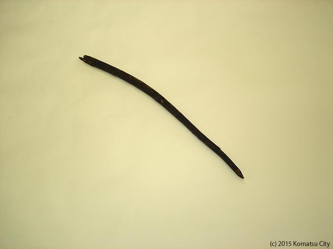 黒色で細長い弓通番号:467の写真