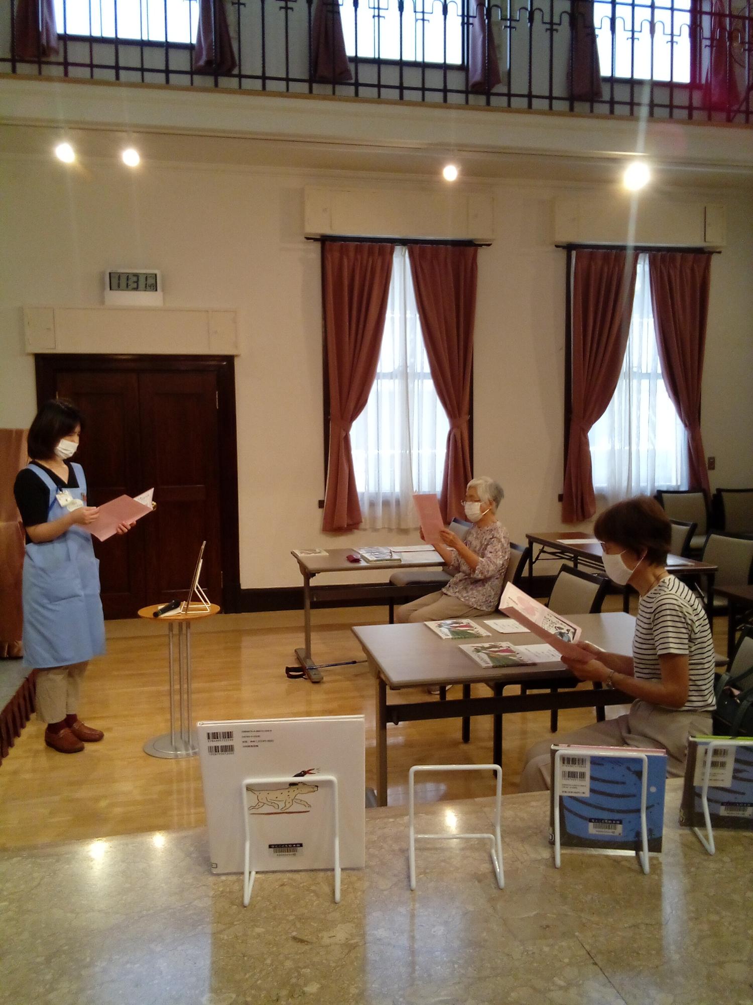 音読をしている写真