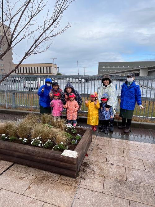 出来上がりを喜ぶ園児