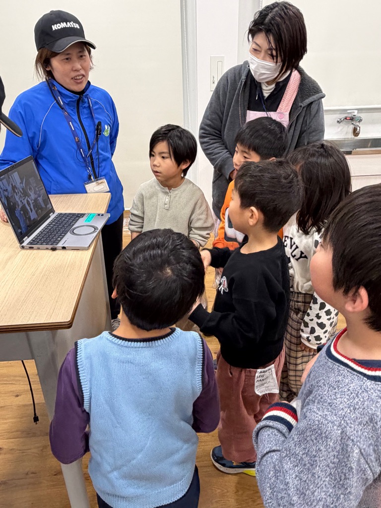 思い出の画像を見る園児