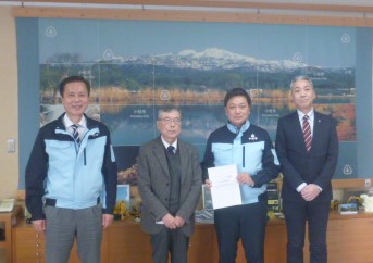 小松市上下水道事業経営懇話会から市長へ意見書を提出