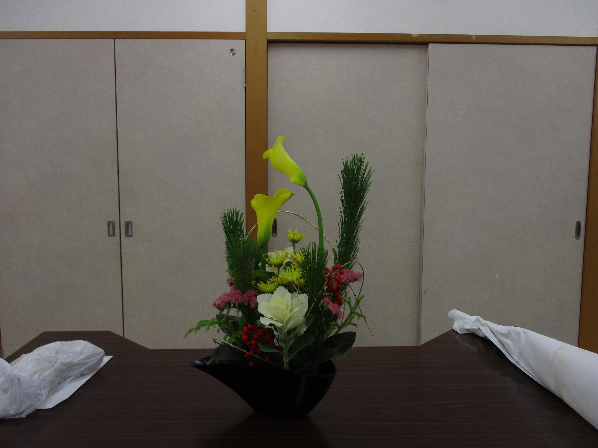 お正月花飾りフラワーアレンジメント作品の写真