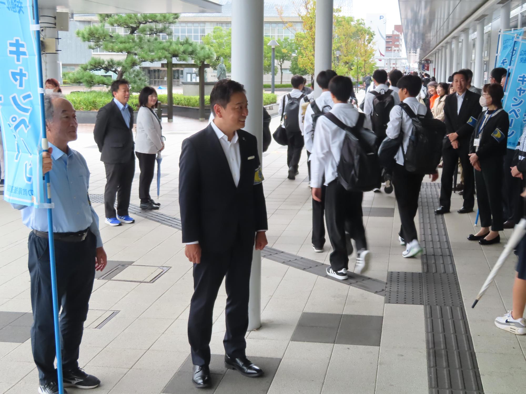 小松駅での活動の様子