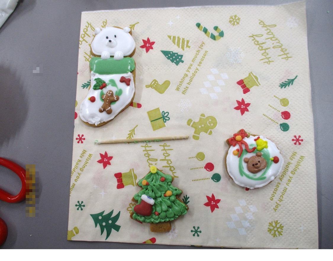 くまさんとブーツ、ツリー、などかわいいクッキーの写真