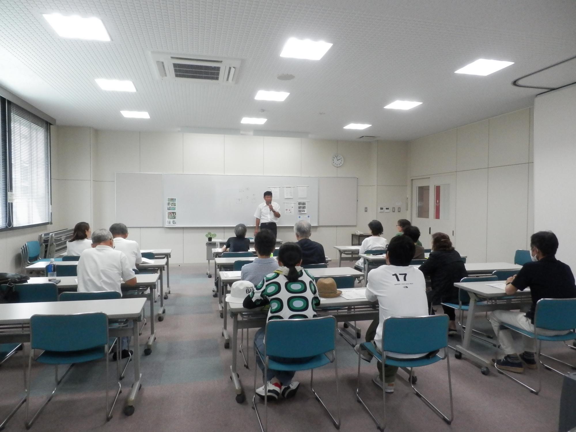 家庭菜園講座の座学風景写真