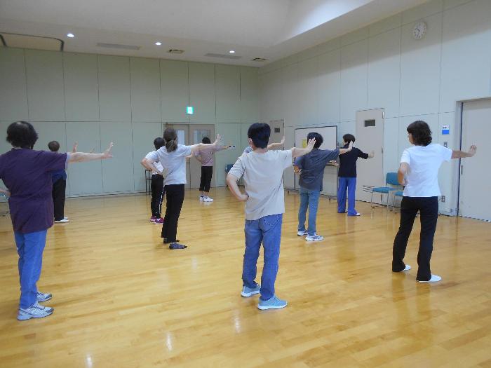 リラックス練功十八法体操の受講風景