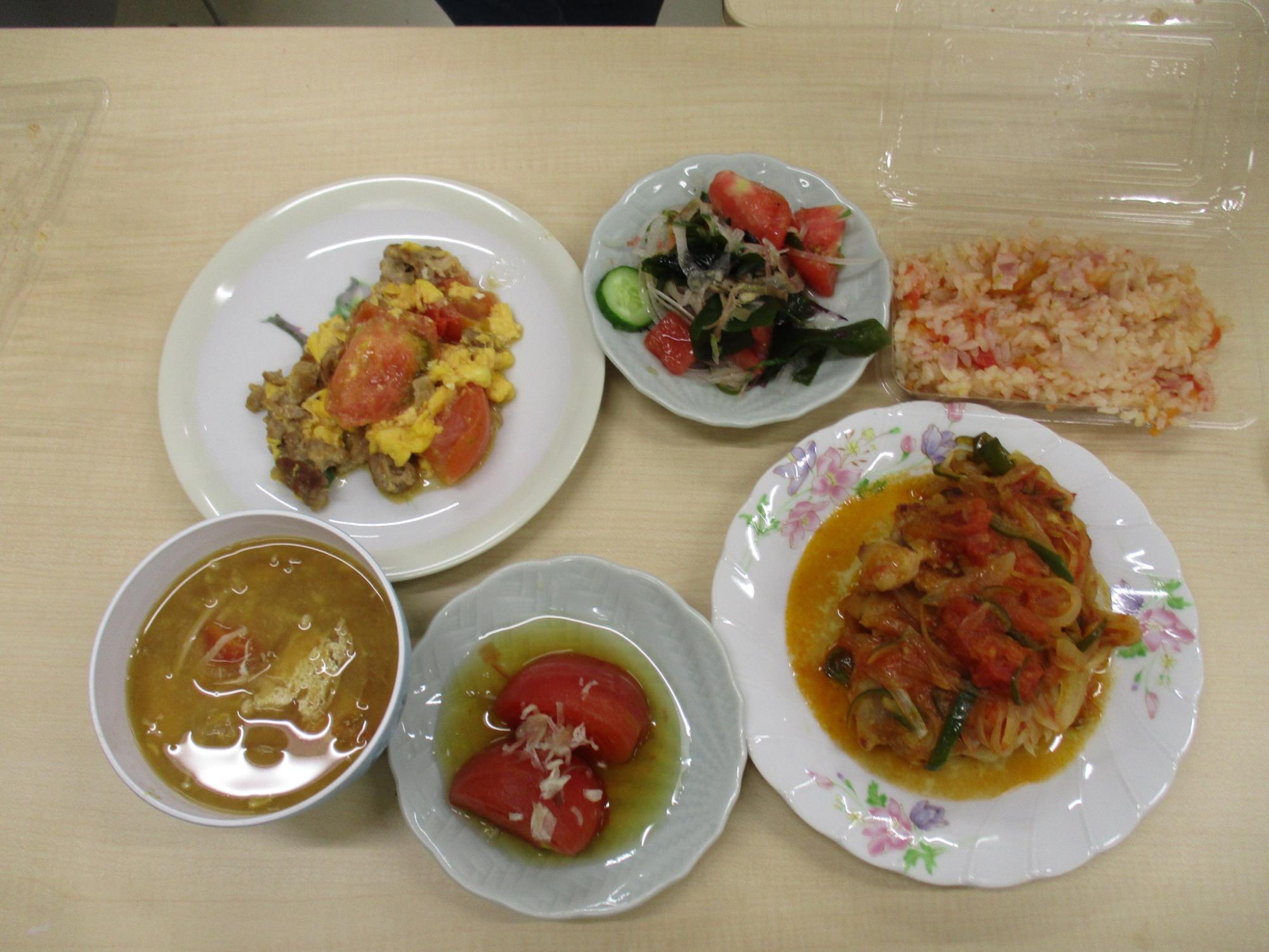 こまつのトマトで作った料理の写真