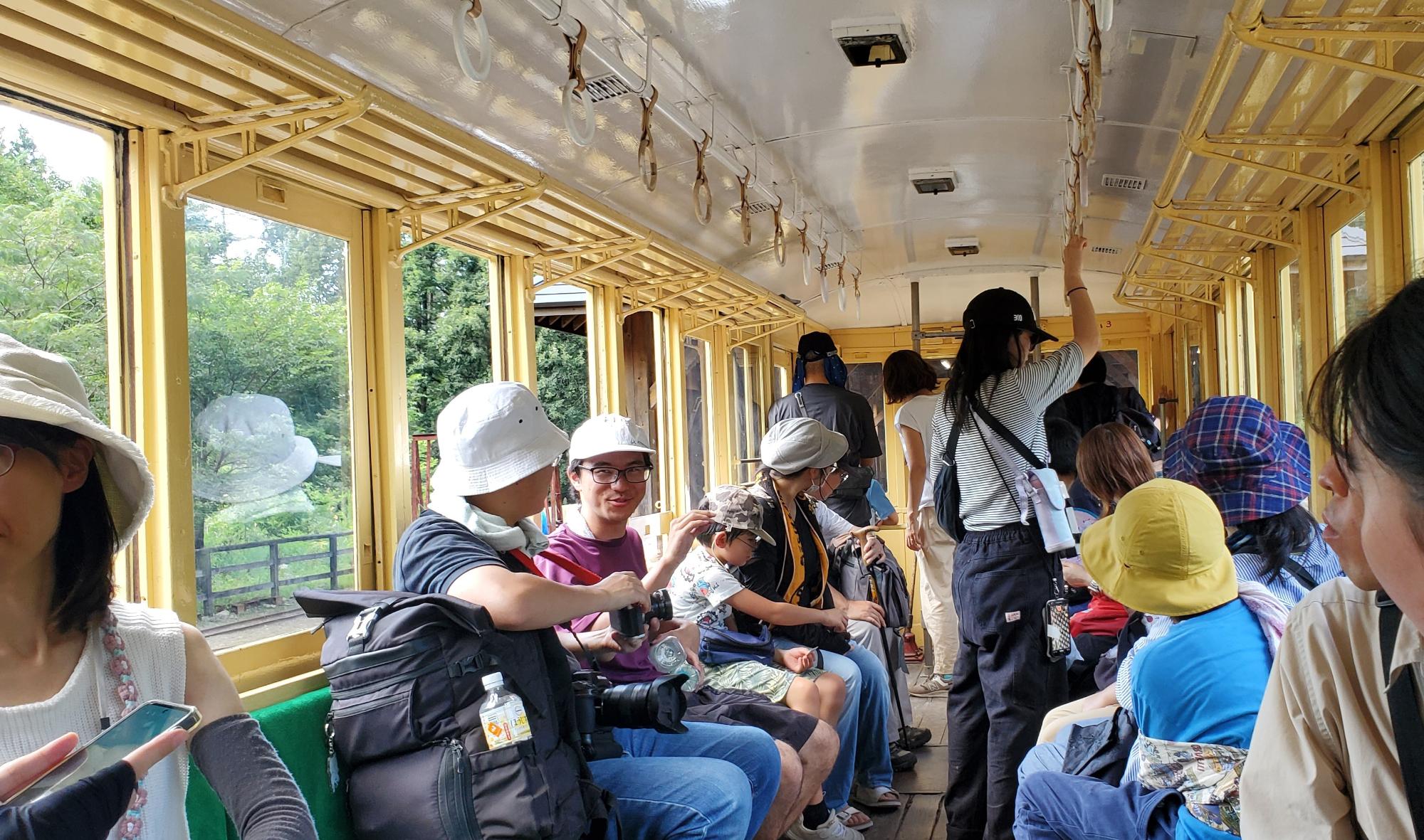 運転中のキハ3の車内の様子