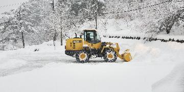 鉱山資料館駐車場の除雪の様子