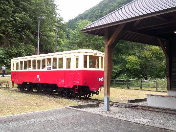 乗客を乗せて進むキハ3