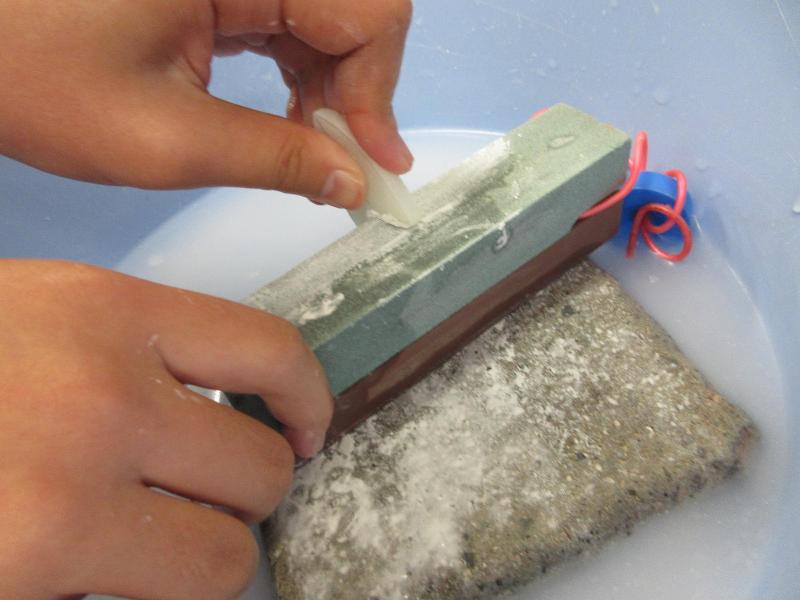 石族づくりの様子