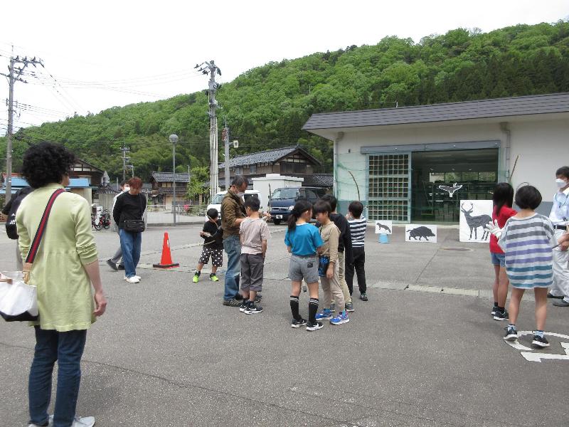 完成した矢を飛ばす様子