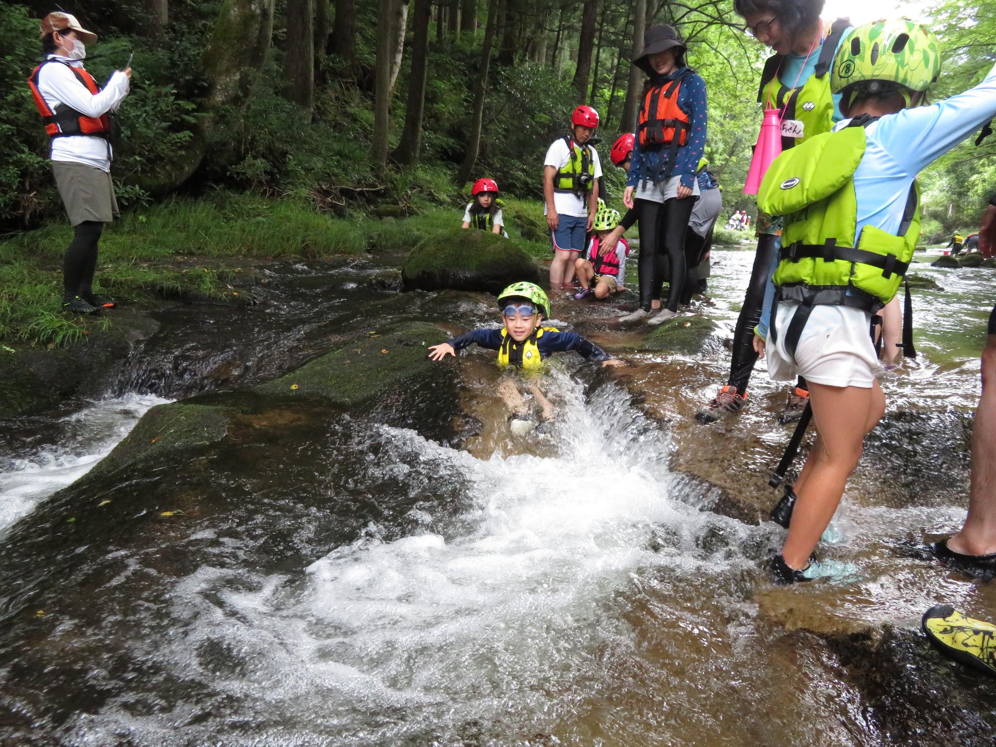 大杉谷川で川遊び