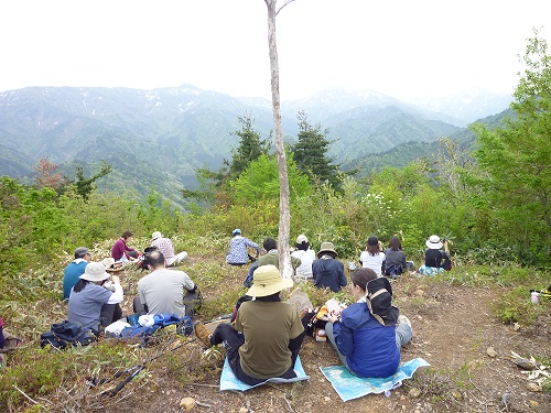 奥城山山頂で昼食