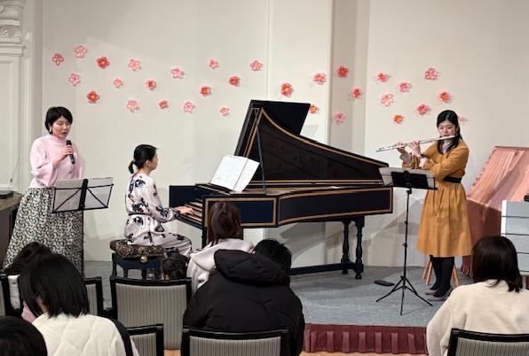 歌の先生とチェンバロ演奏の先生とフルート演奏の先生の画像