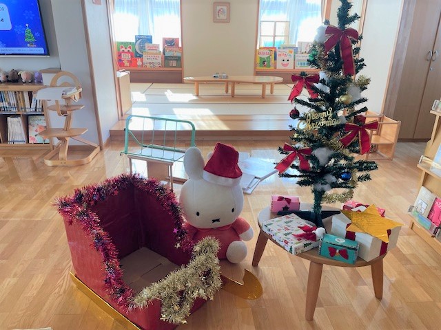 クリスマスおはなし会のフォトコーナーの画像